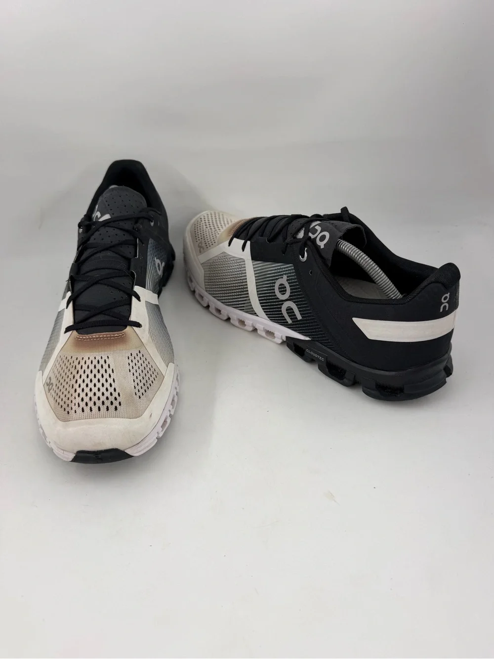 On Running Men’s Cloudflow Black & White -SZ 12- Running Shoes Lace-Up
